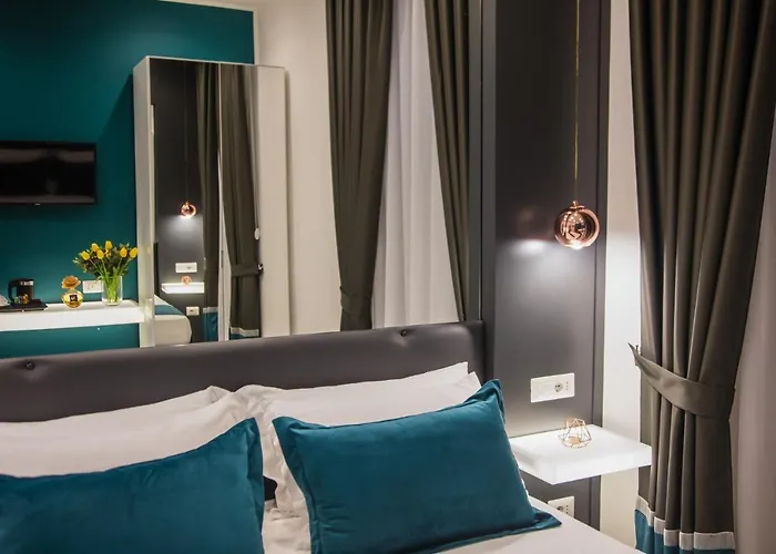 La Lepre 4* نابولي