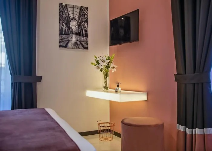 La Lepre 4* نابولي