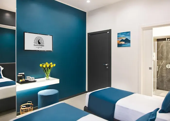 La Lepre نابولي